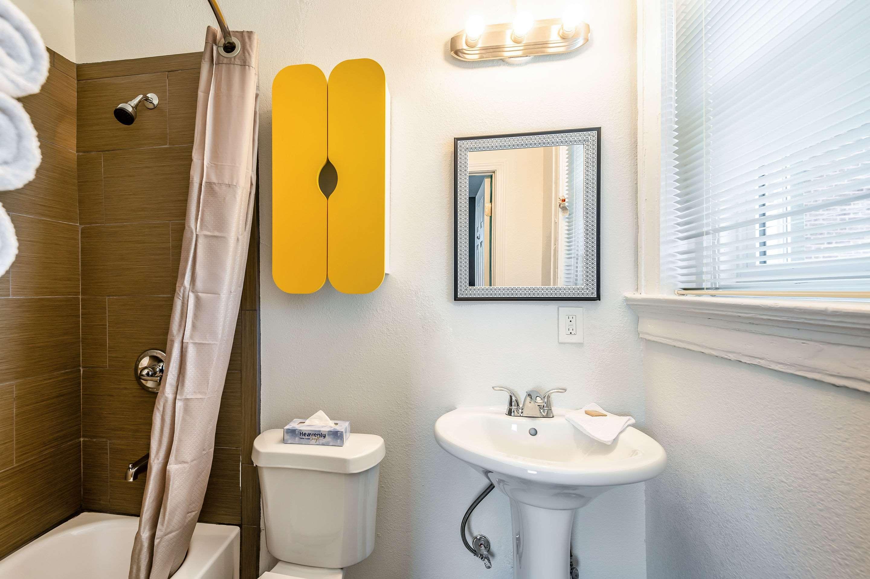 Quality Inn & Suites Kansas City Downtown Экстерьер фото